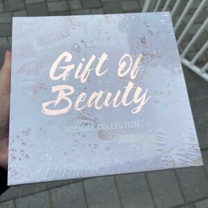 Beautique Gift of Beauty Holiday Collection Gift Box: Blush, Eyeshadow,Lip Gloss